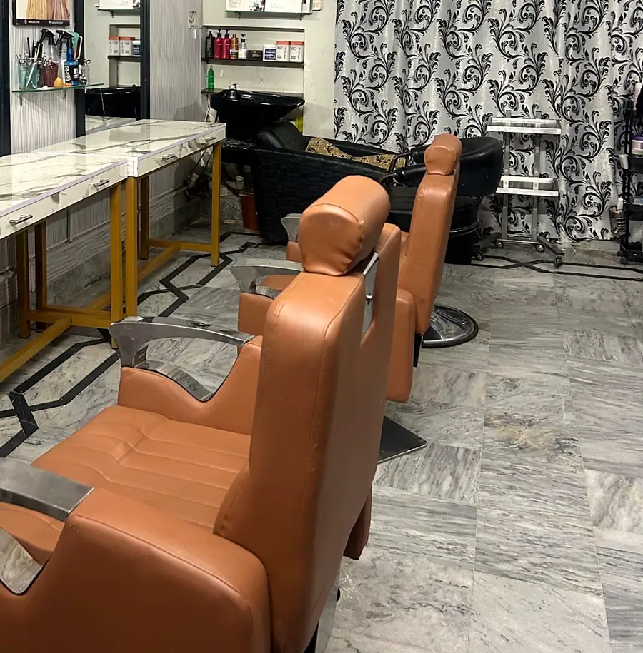 Caramel chairs and marble counters