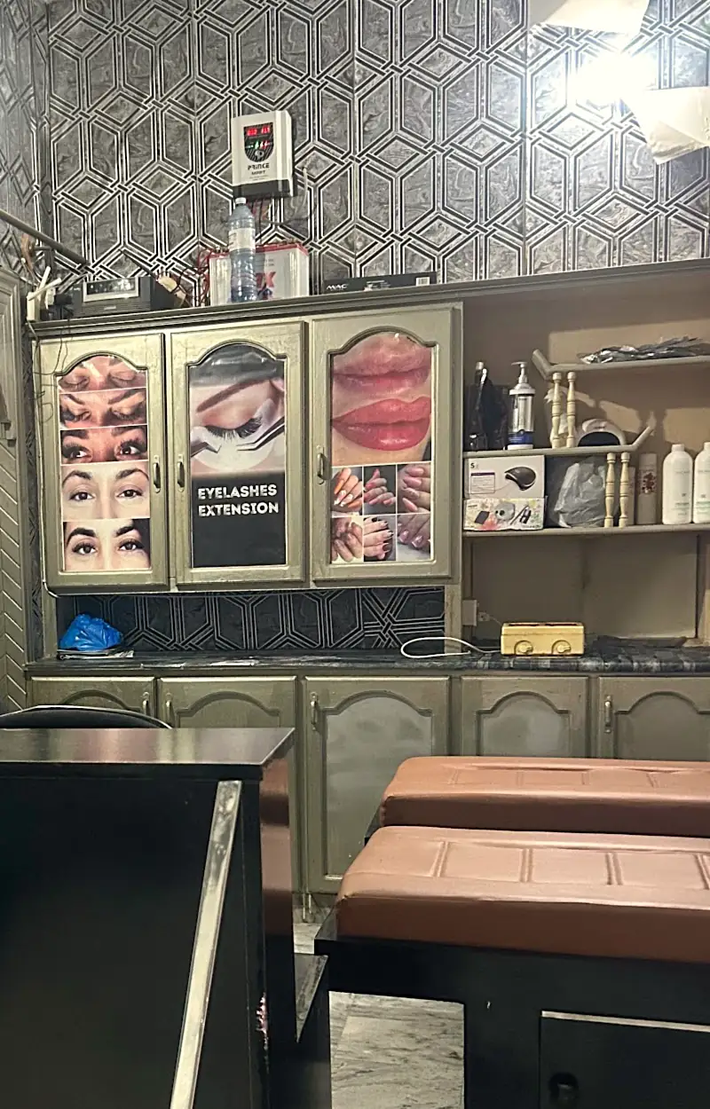 The eyelash extension cabinet